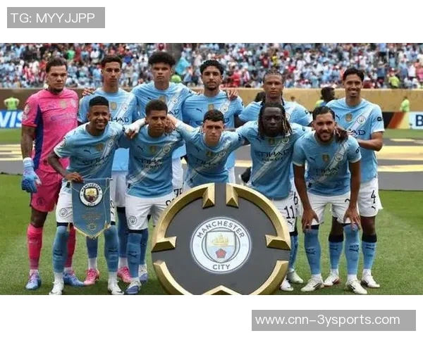 曼城新赛季全家福展现团结精神瓜帅领衔福登与B席并肩作战