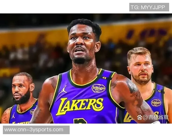 湖人训练场景曝光斯玛特紧逼八村里夫斯全力防守展现团队默契
